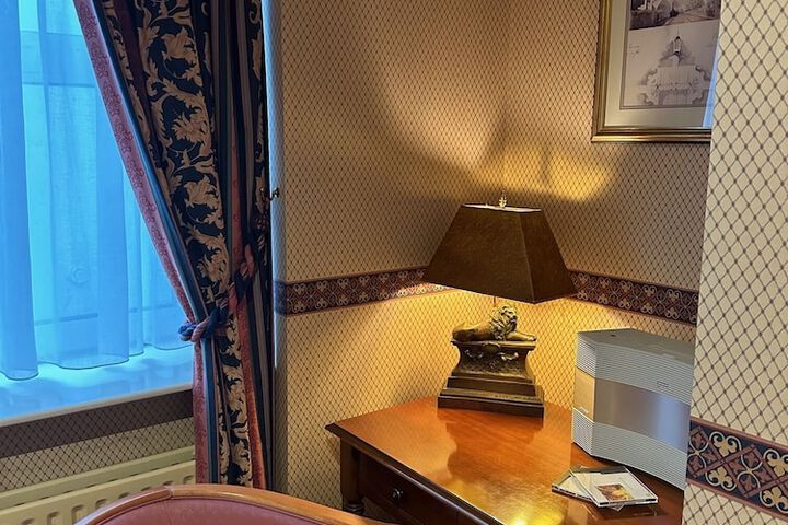Room 15 of 33