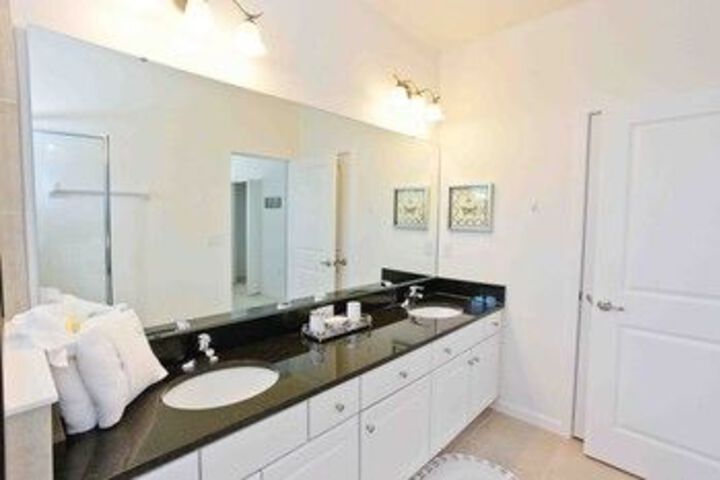 Room 7 of 25