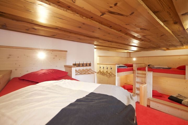 Room 4 of 61