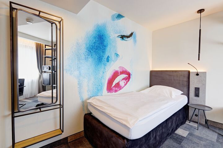 Room 26 of 70
