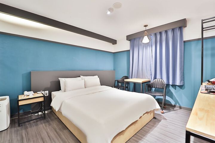 Room 2 of 19