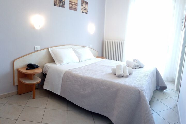 Room 10 of 52