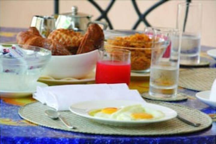 Breakfast/Coffee Service 49 of 162
