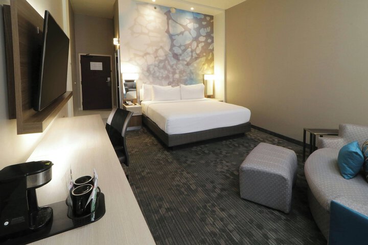 Room 26 of 85