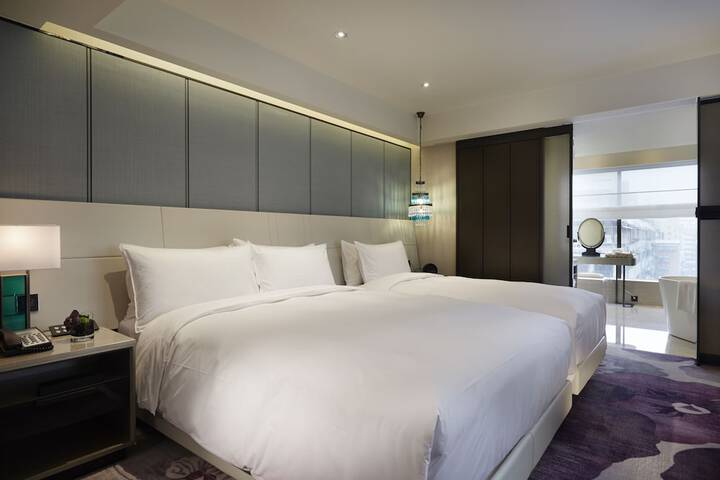 Room 12 of 66