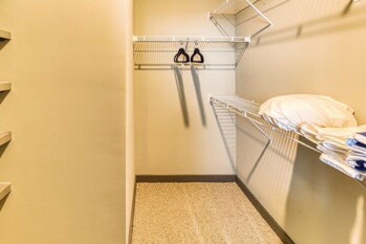 Room 35 of 283