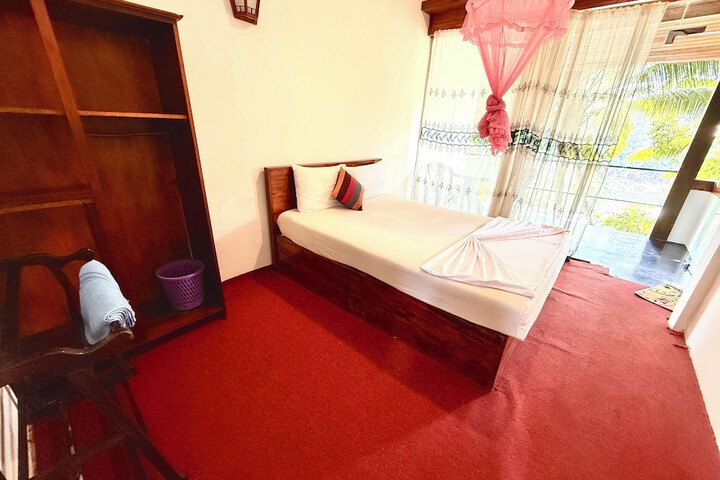 Room 8 of 47