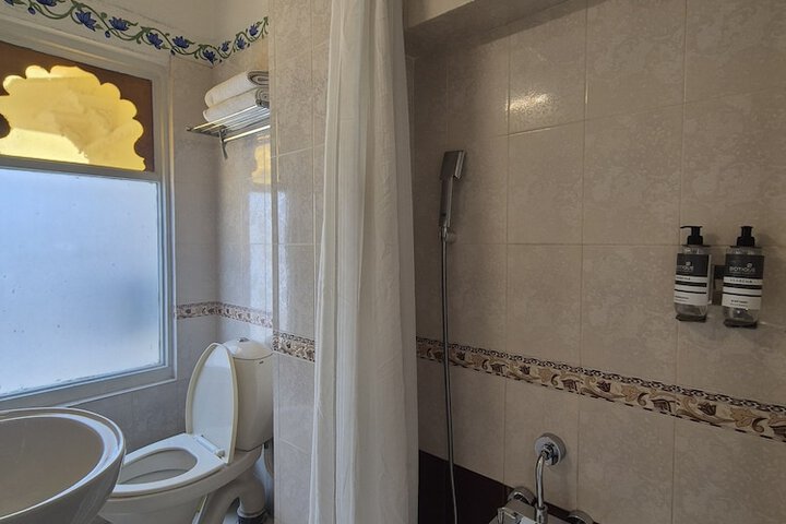 Room 32 of 50