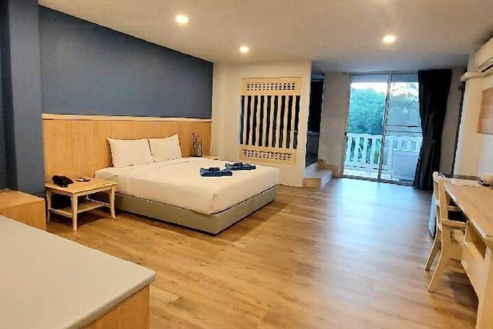 Room 4 of 40