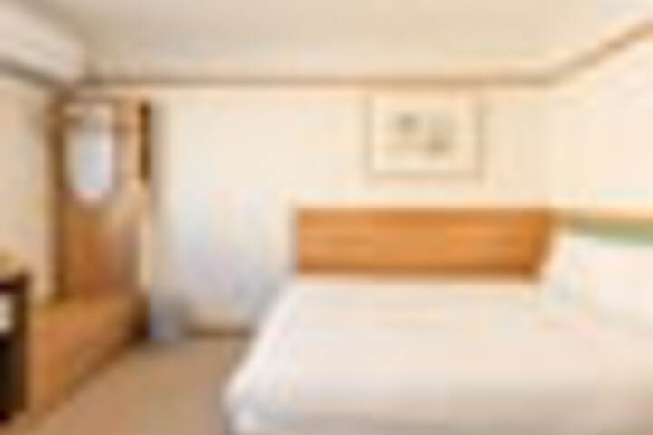 Room 35 of 111