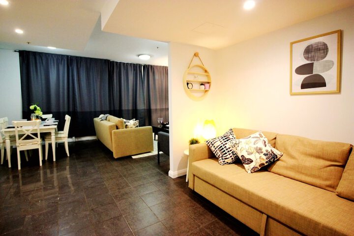 Room 6 of 10
