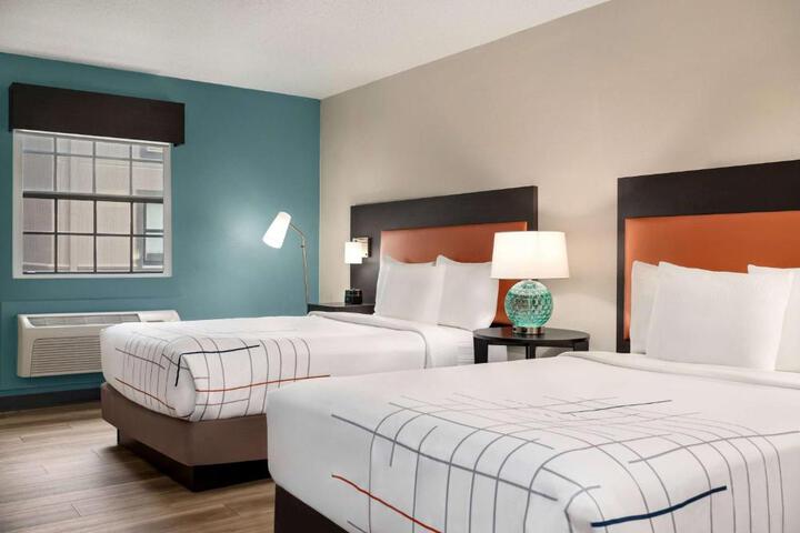 Deluxe 2 Double Beds (7 of 13)