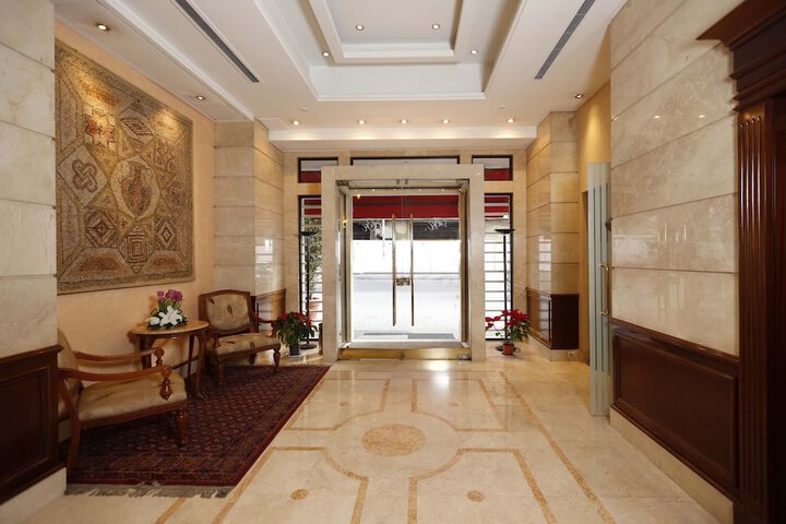 Ballroom/Hall 72 of 81