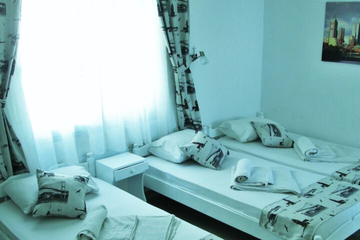 Room 9 of 32