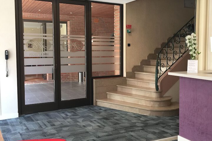Entrance & Lobby