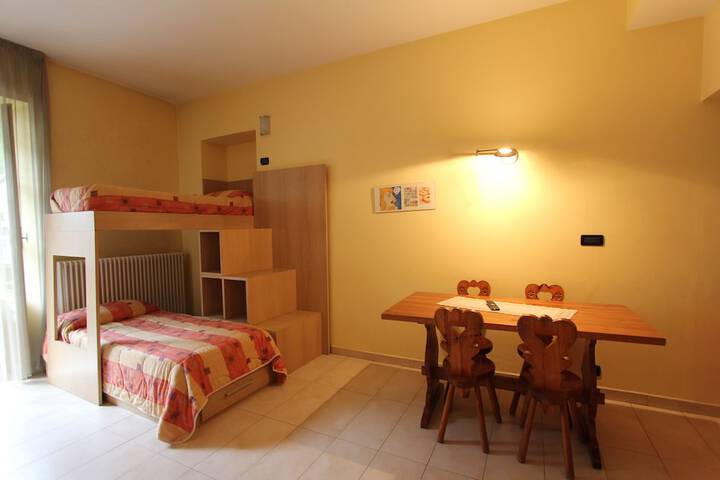 Room 8 of 10
