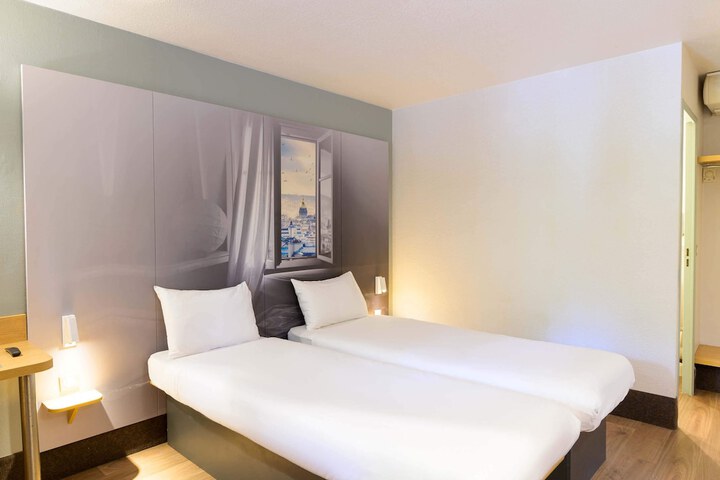 Room 10 of 29