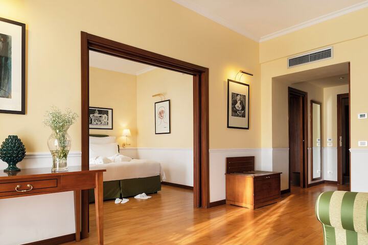 Room 8 of 334