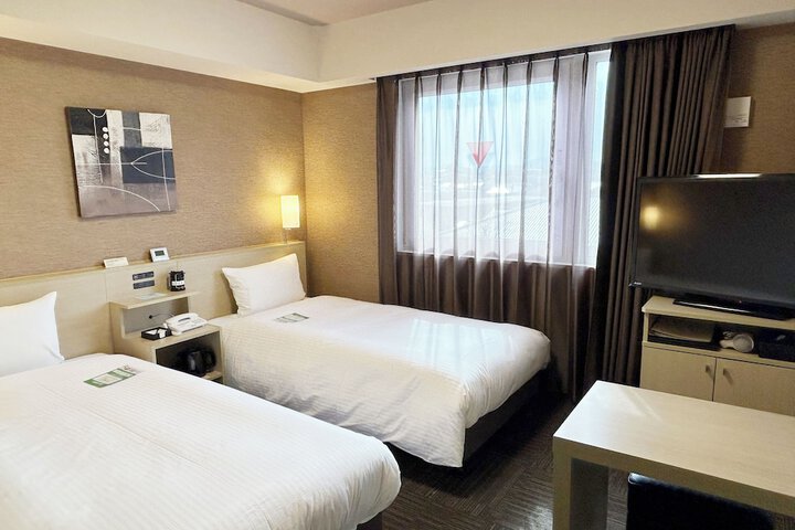 Room 13 of 35