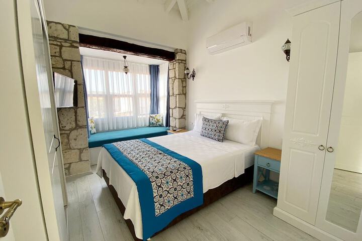 Room 4 of 30
