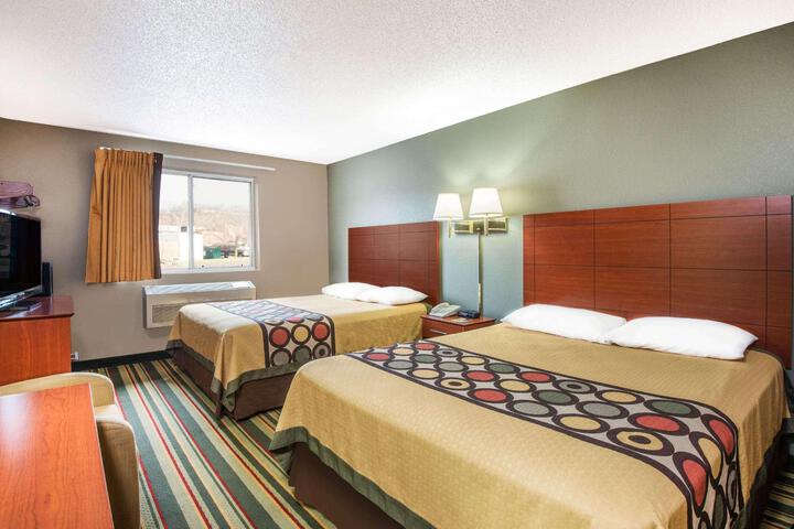 Queen Bed Pet Friendly (5 of 14)