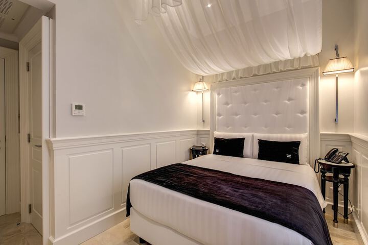 Room 8 of 30