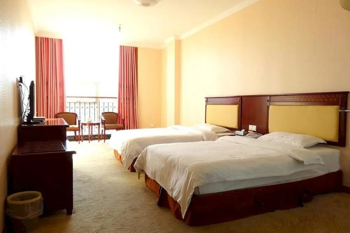 Room 7 of 9