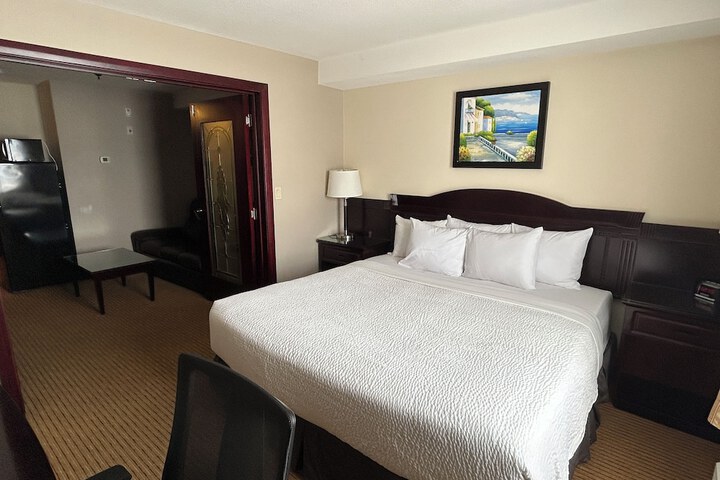Room 4 of 13