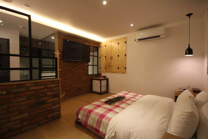 Room 8 of 66