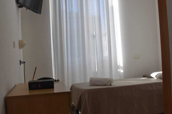 Room 5 of 33