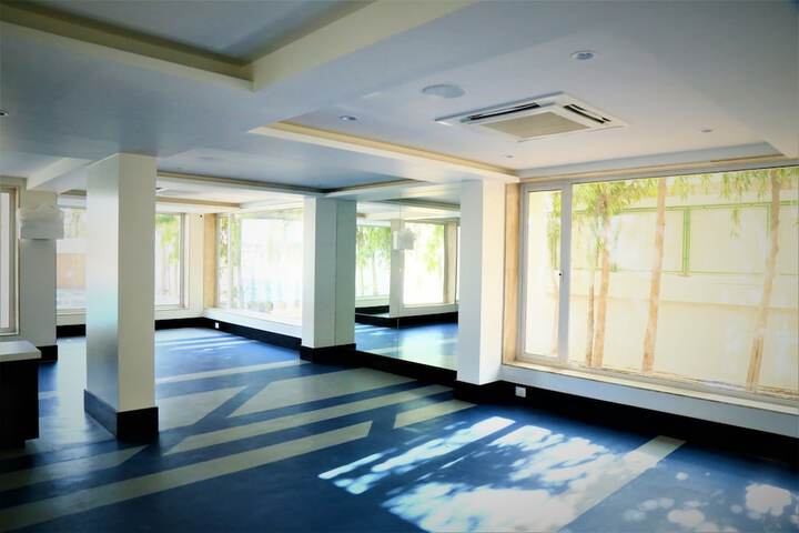 Ballroom/Hall 38 of 53
