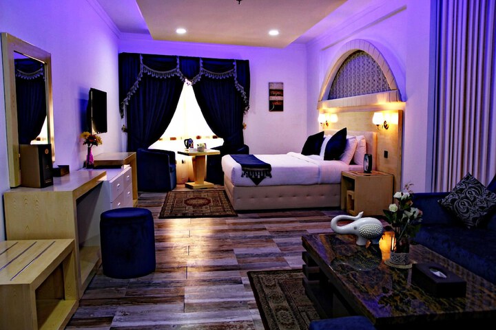 Room 8 of 30