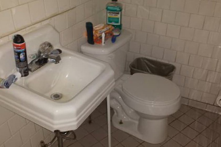 Room 7 of 8