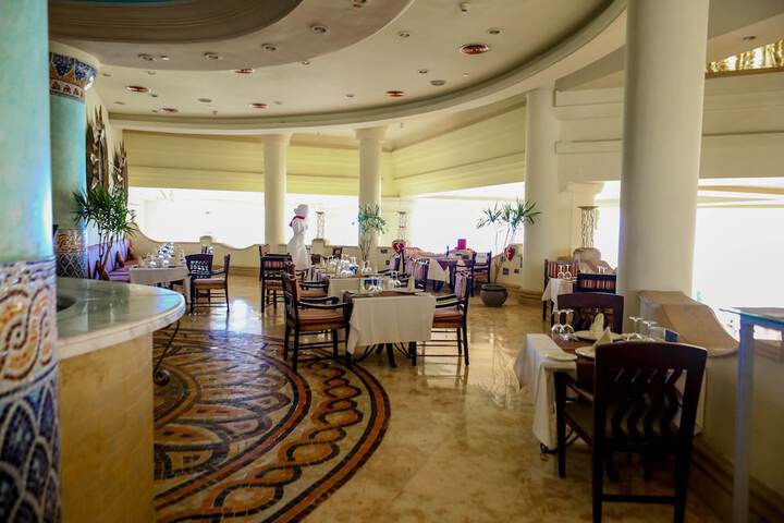 Dining 32 of 71