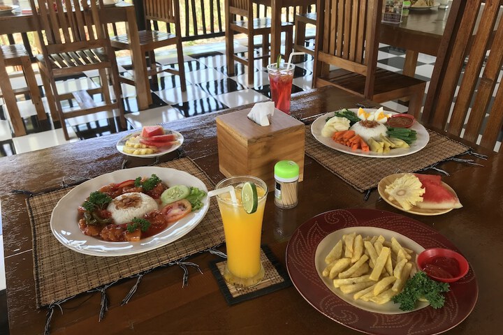 Dining 43 of 53