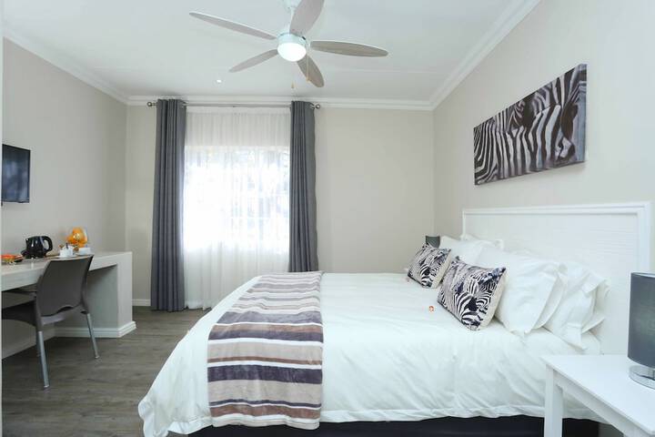 Room 3 of 16