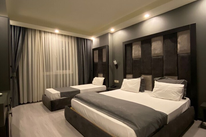Room 9 of 31