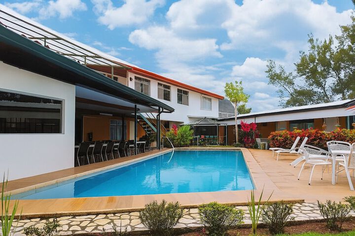 Hotel Pool
