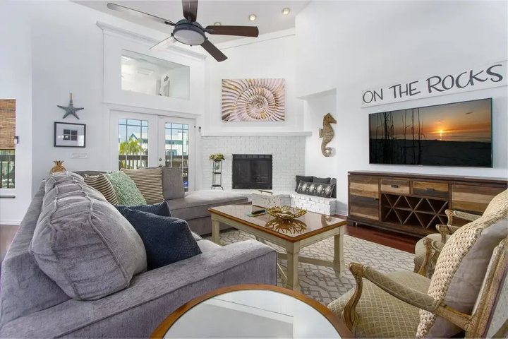 Photo of On The Rocks 6 Bedroom Home by Redawning