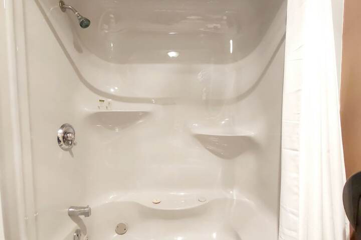 Hot Tub 60 of 76