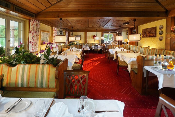 Dining 73 of 96