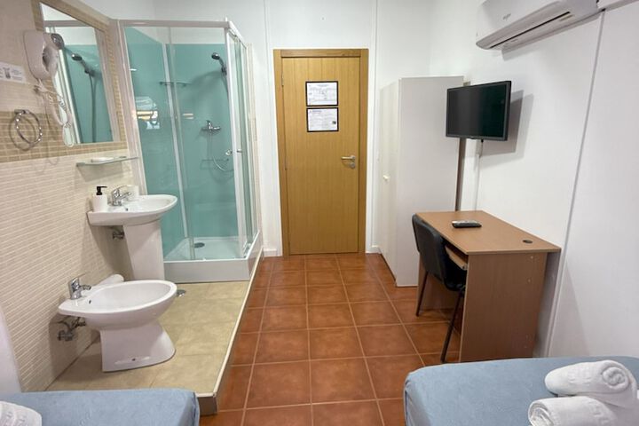 Room 110 of 157