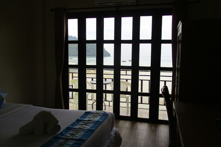 Room 16 of 60