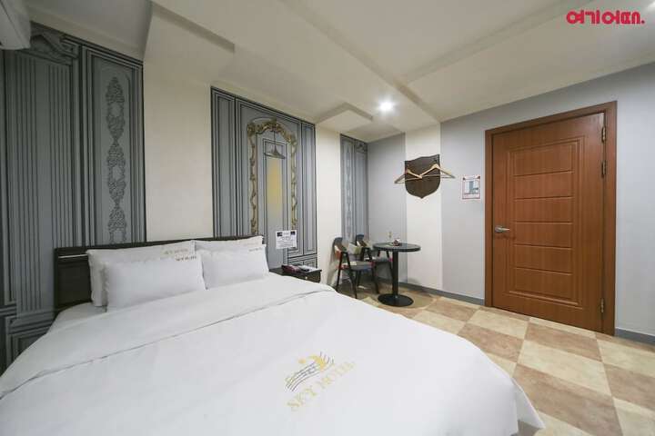 Room 26 of 55