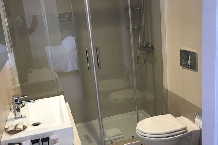 Room 12 of 26