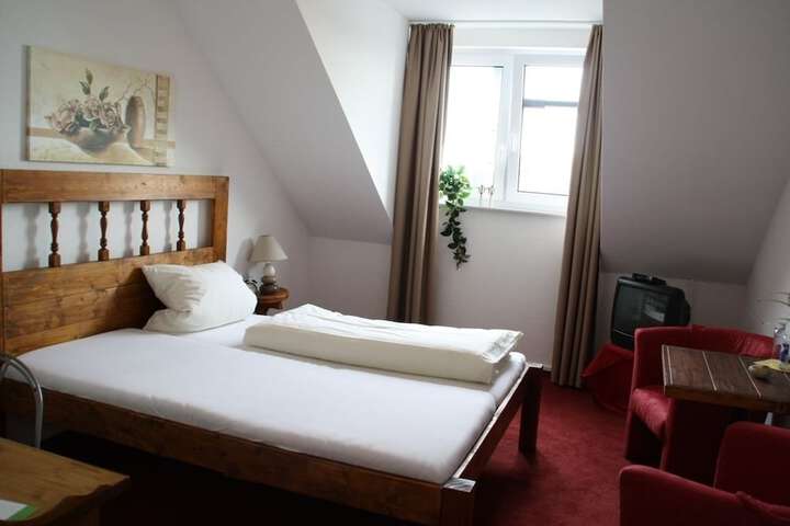 Room 5 of 68