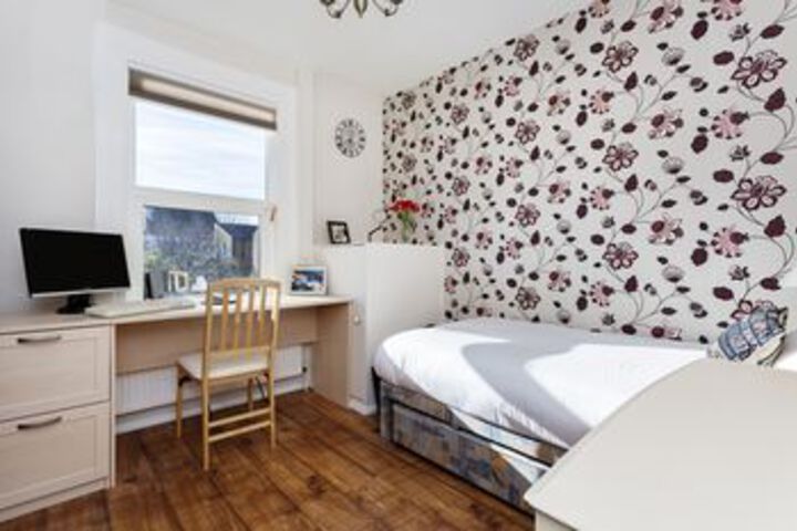 Room 8 of 18