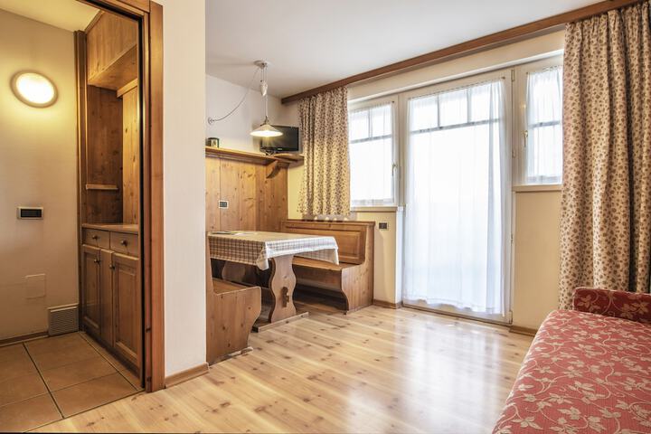 Room 9 of 24