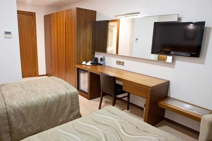 Room 8 of 35