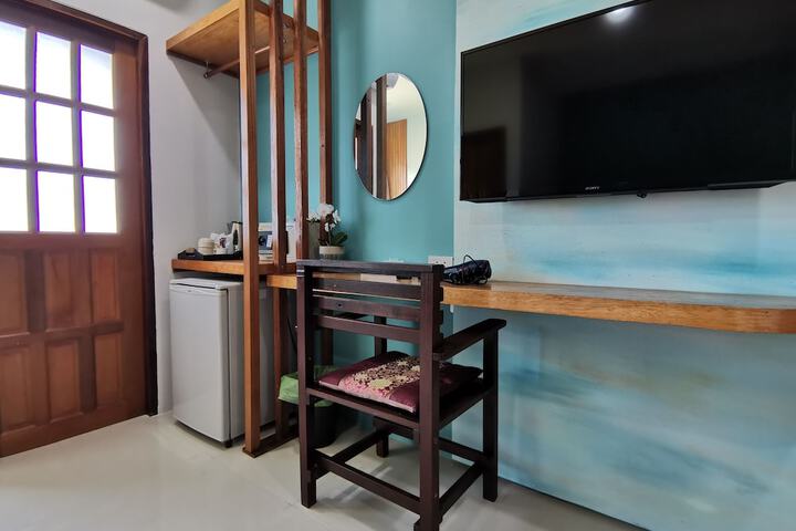 Room 8 of 90